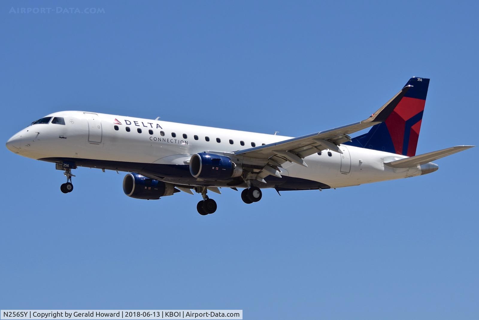 N256SY, 2017 Embraer 175LR (ERJ-170-200LR) C/N 17000647, Landing RWY 28L.