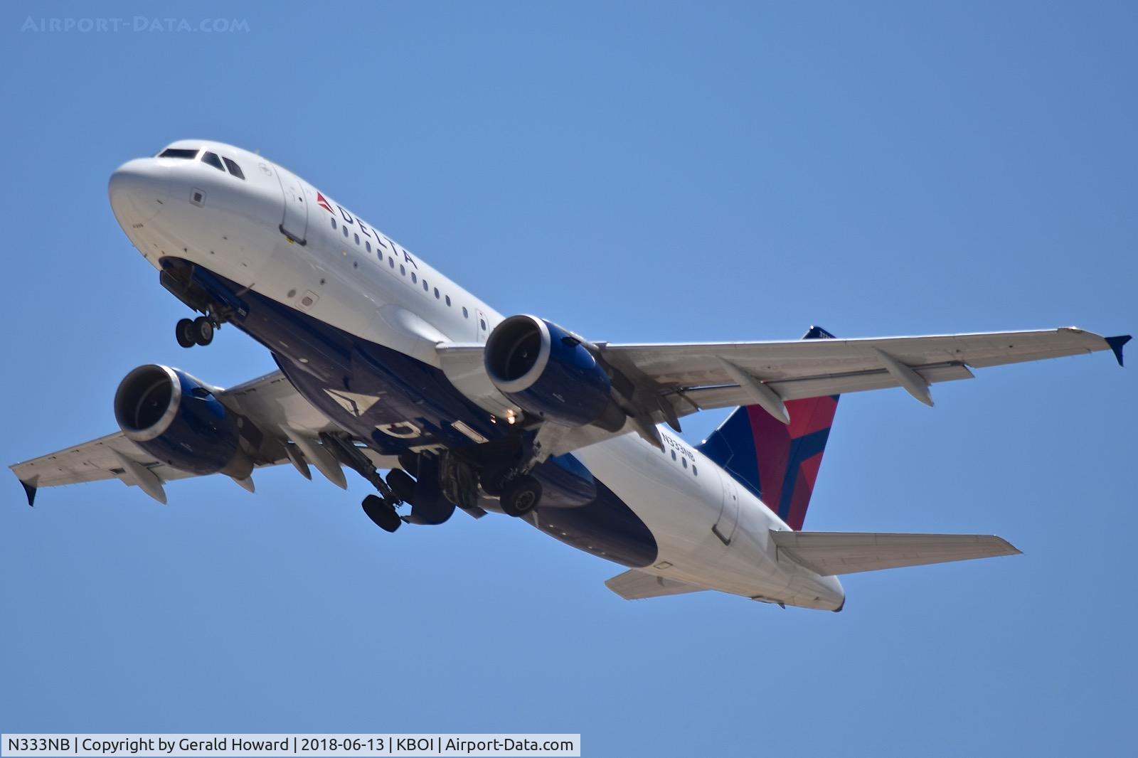 N333NB, 2001 Airbus A319-114 C/N 1582, Climb out from RWY 28L.