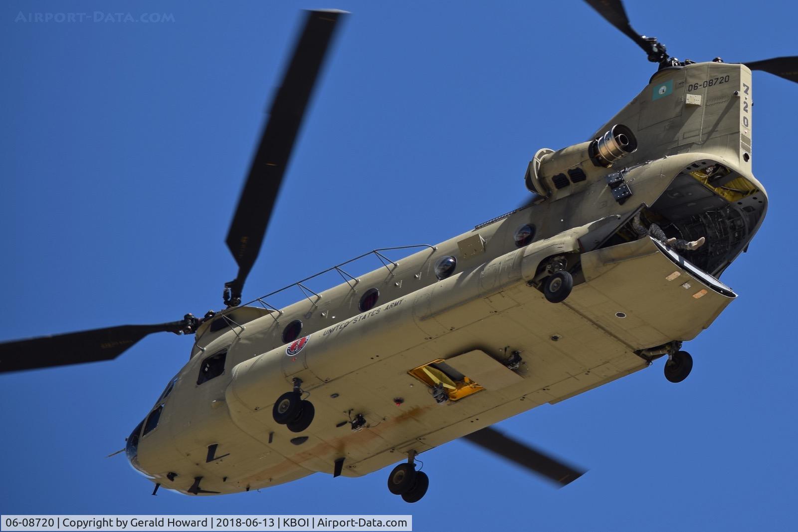 06-08720, 2006 Boeing CH-47F Chinook C/N M8720, Departing BOI. Washington Army National Guard.
