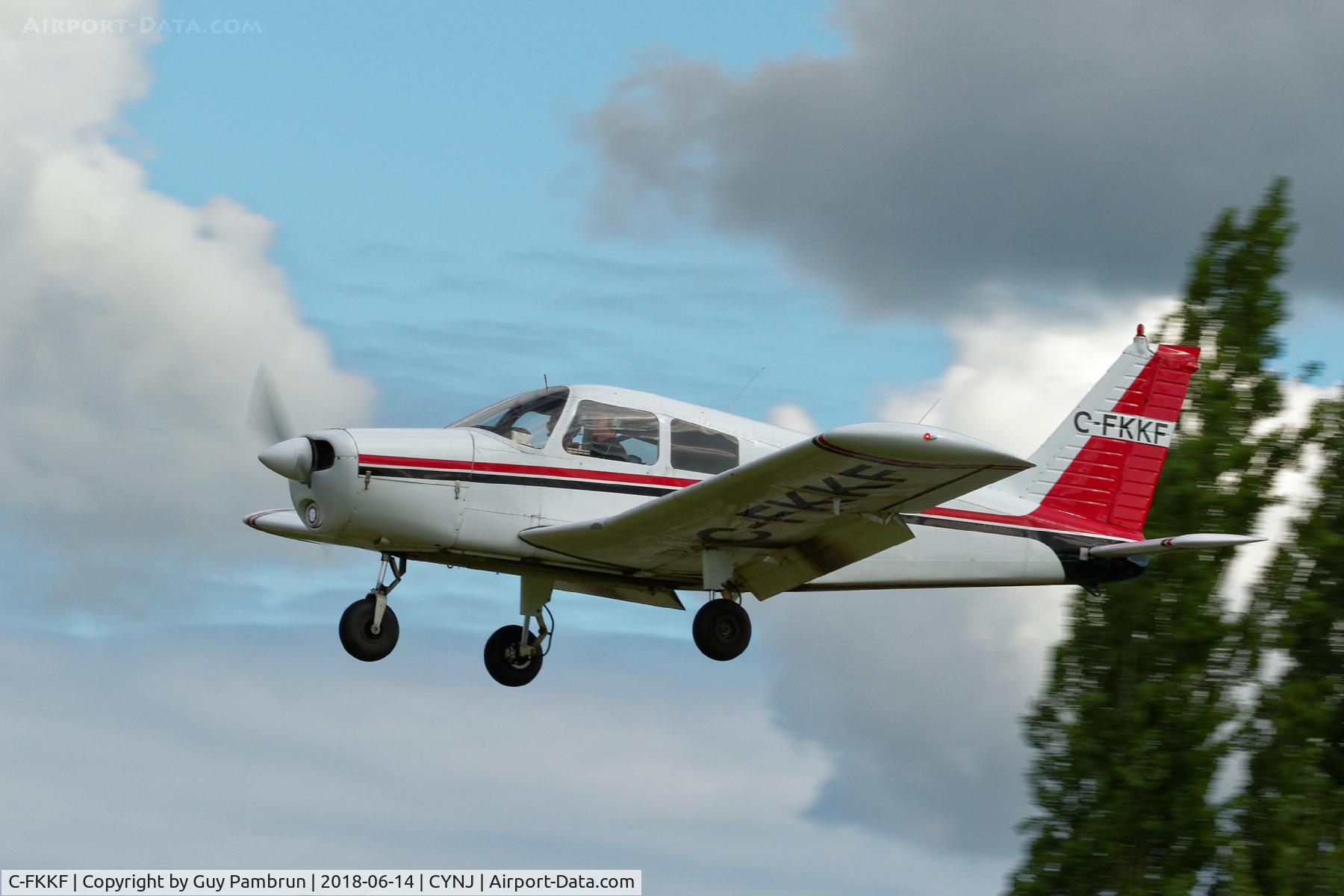 C-FKKF, 1974 Piper PA-28-140 Cherokee C/N 28-7425253, Landing