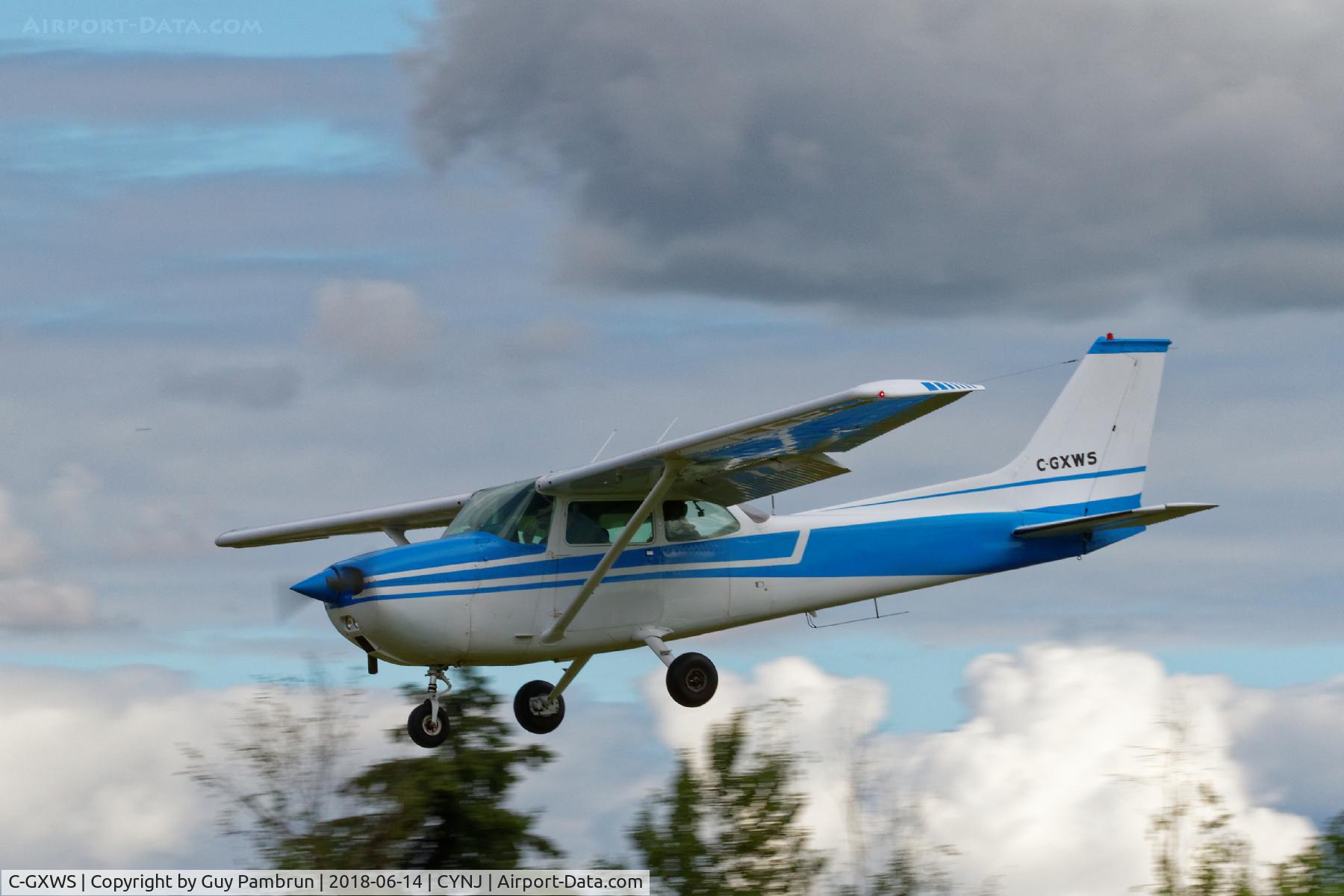 C-GXWS, 1976 Cessna 172M C/N 17265970, Landing