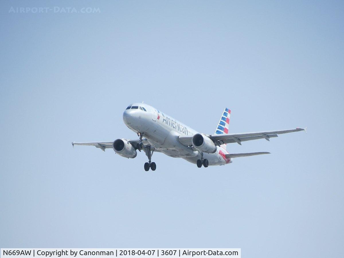 N669AW, 2002 Airbus A320-232 C/N 1792, Landing