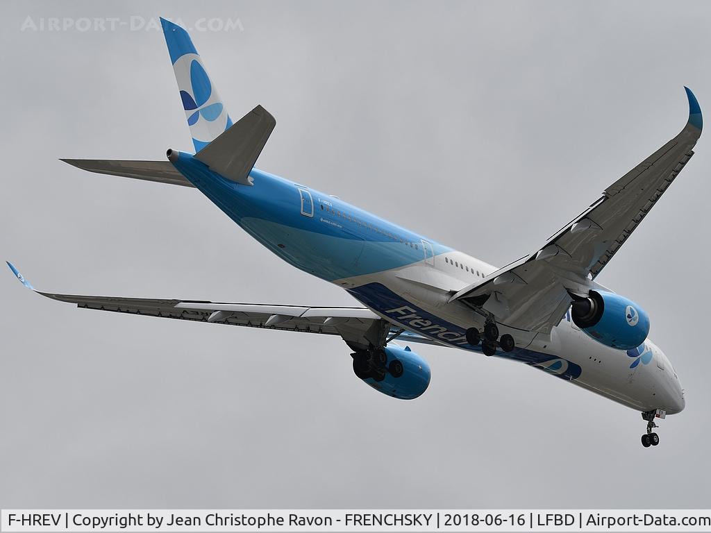 F-HREV, 2017 Airbus A350-941 C/N 193, French bee landing runway 23