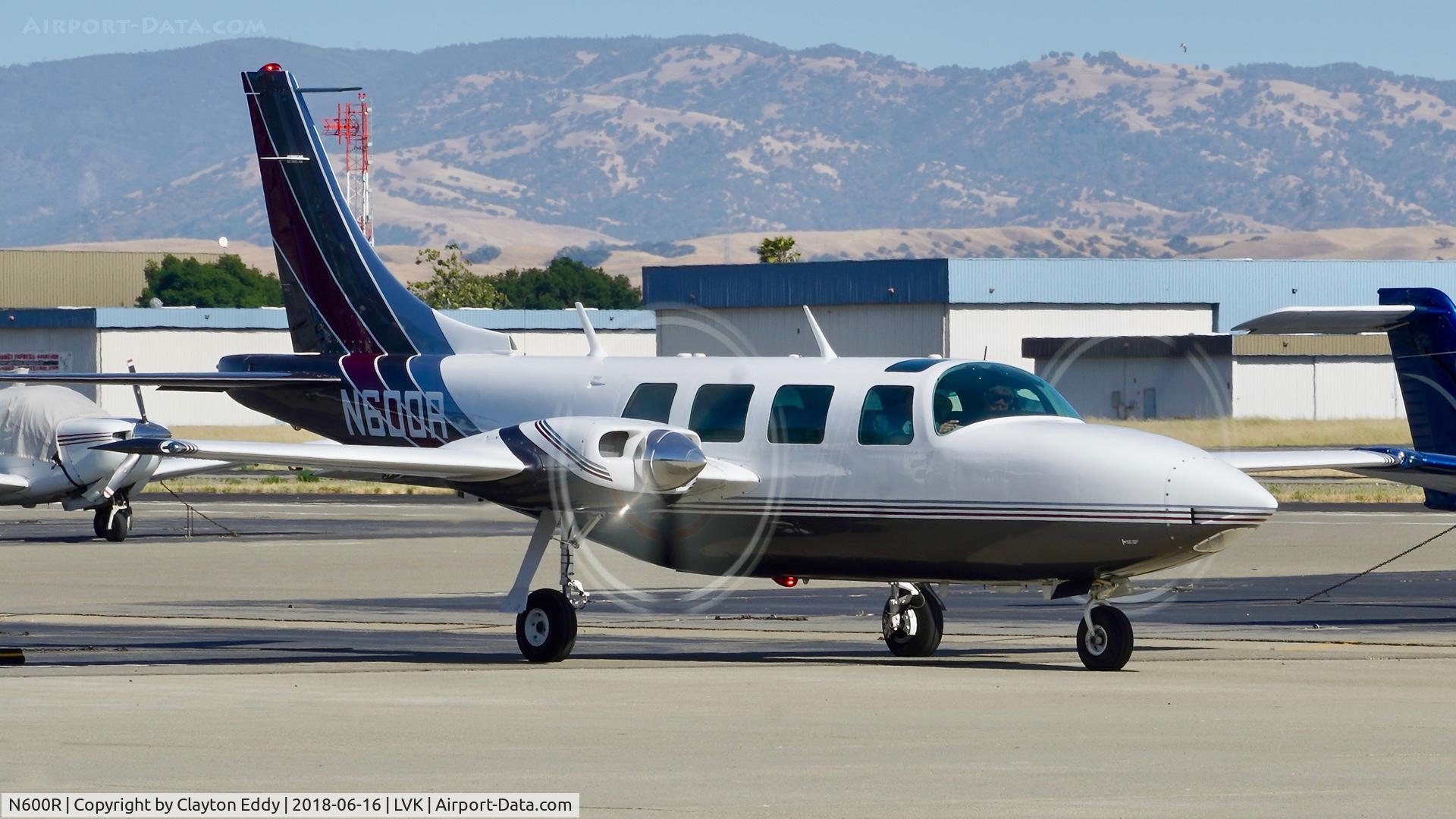 N600R, 1969 Smith Aerostar 600 C/N 60-0018, Livermore Airport California 2018.