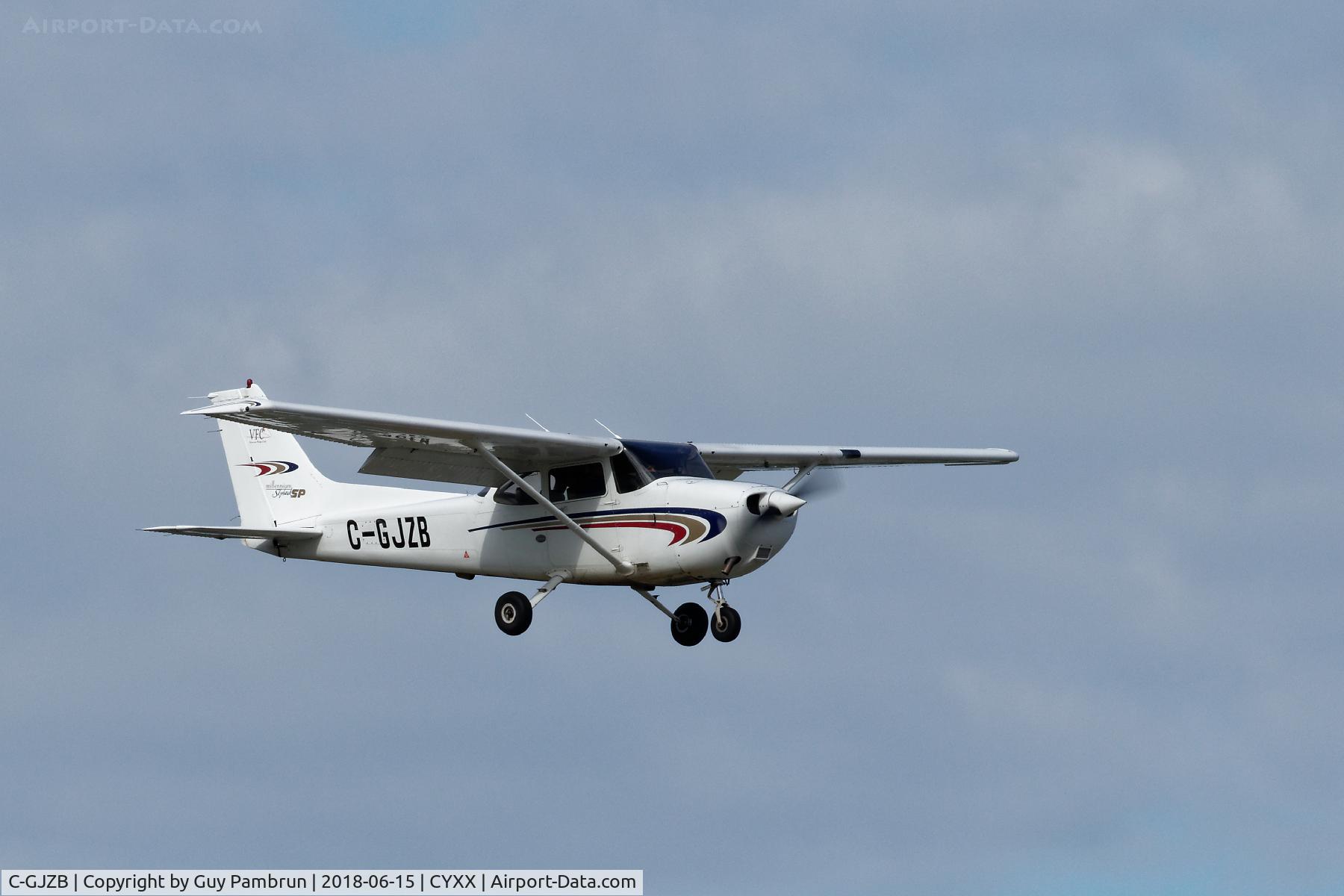 C-GJZB, 2000 Cessna 172S Skyhawk SP C/N 172S8539, Landing