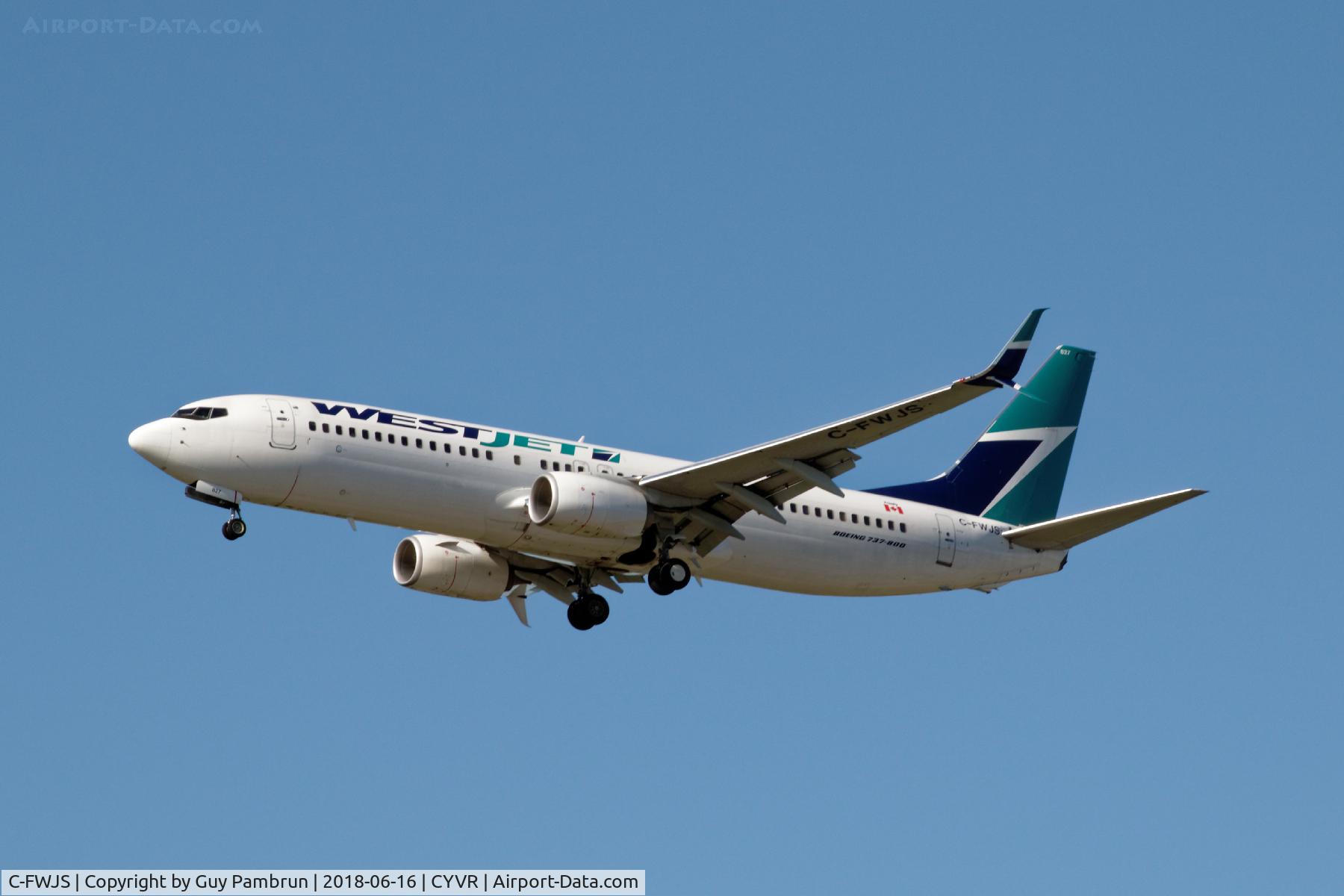 C-FWJS, 2014 Boeing 737-8CT C/N 39076, Landing on 26R