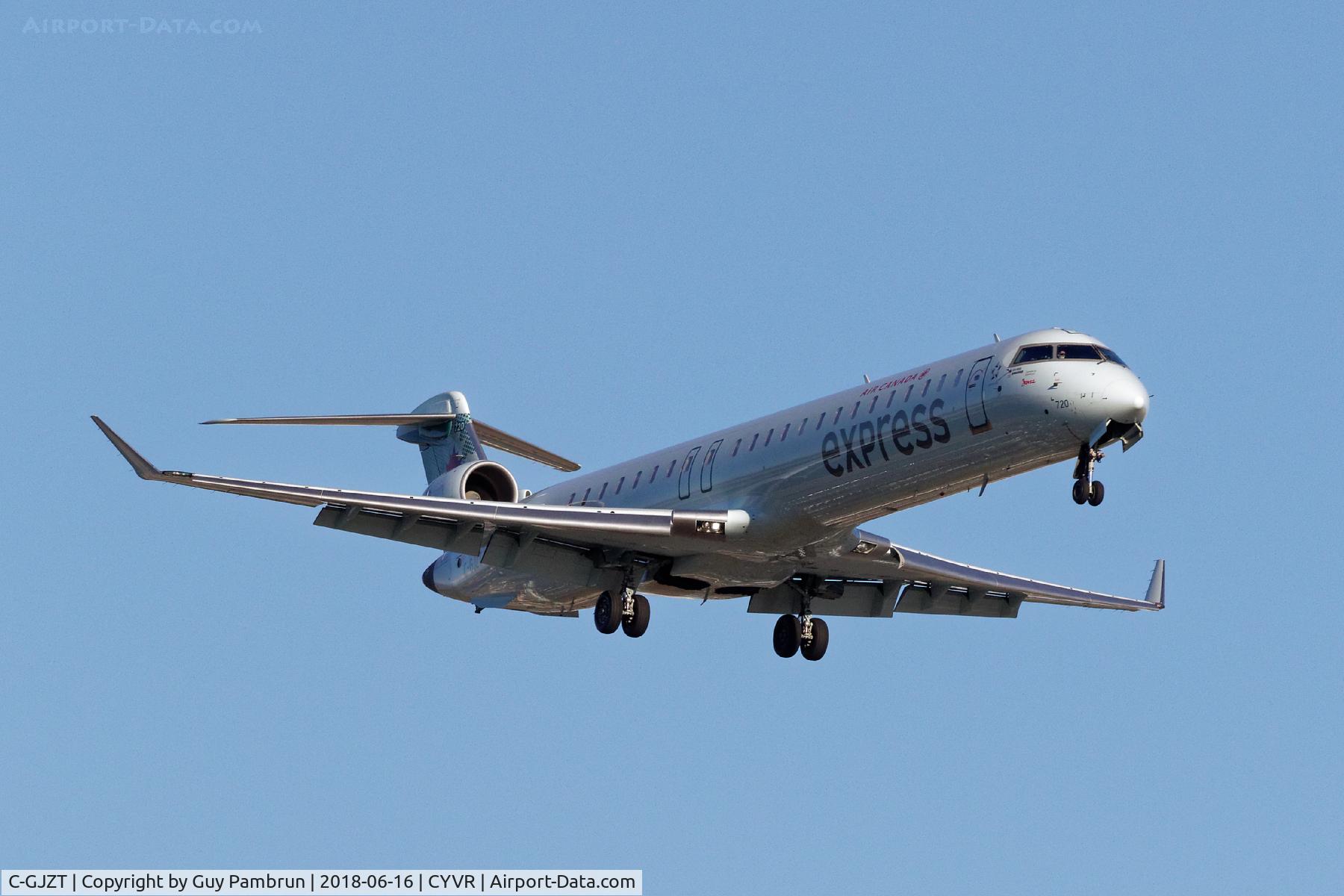 C-GJZT, 2016 Bombardier CRJ-900 (CL-600-2D24) C/N 15423, Landing on 26R