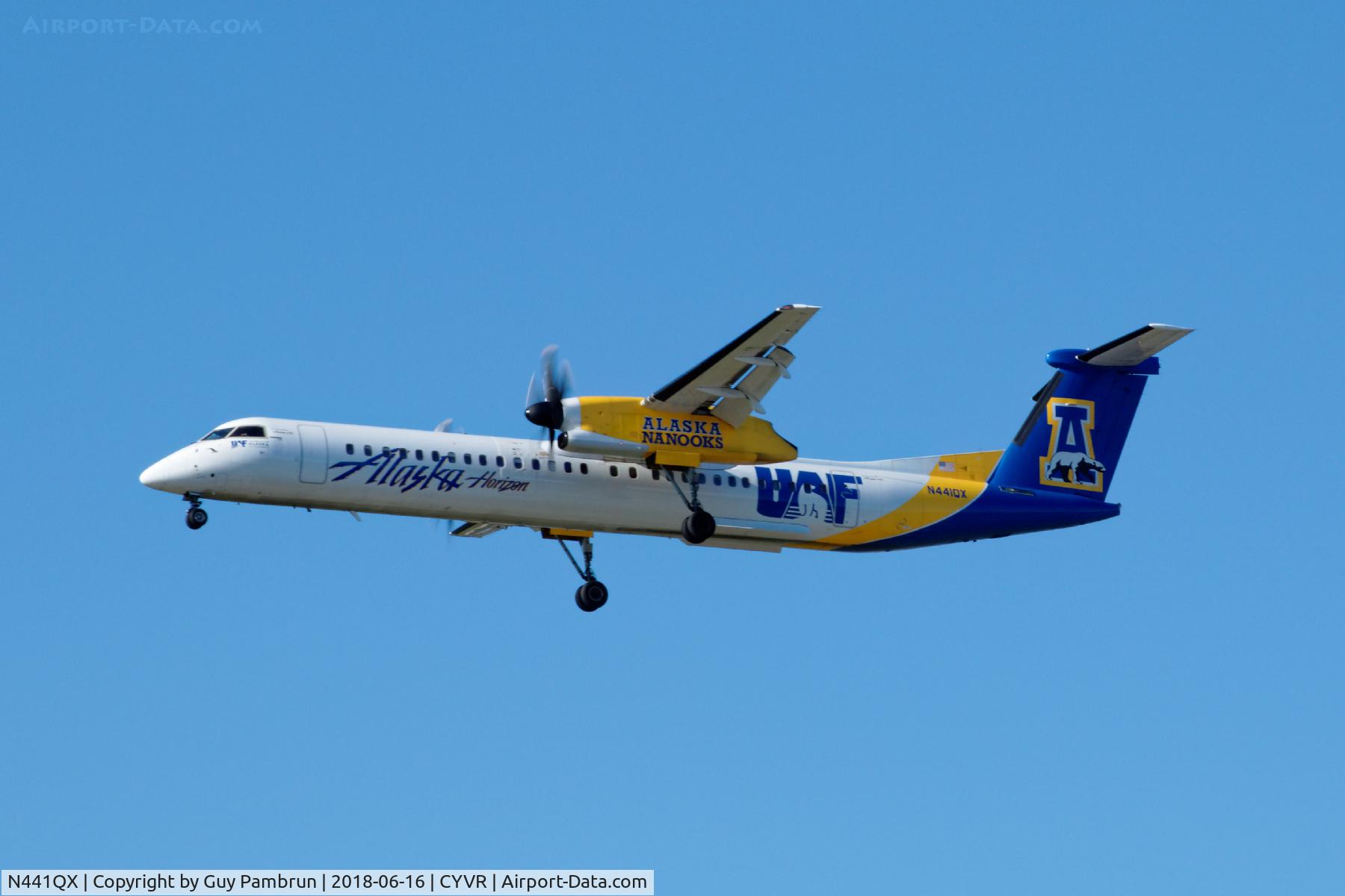 N441QX, 2009 De Havilland Canada DHC-8-402 Dash 8 C/N 4348, Landing on 26R