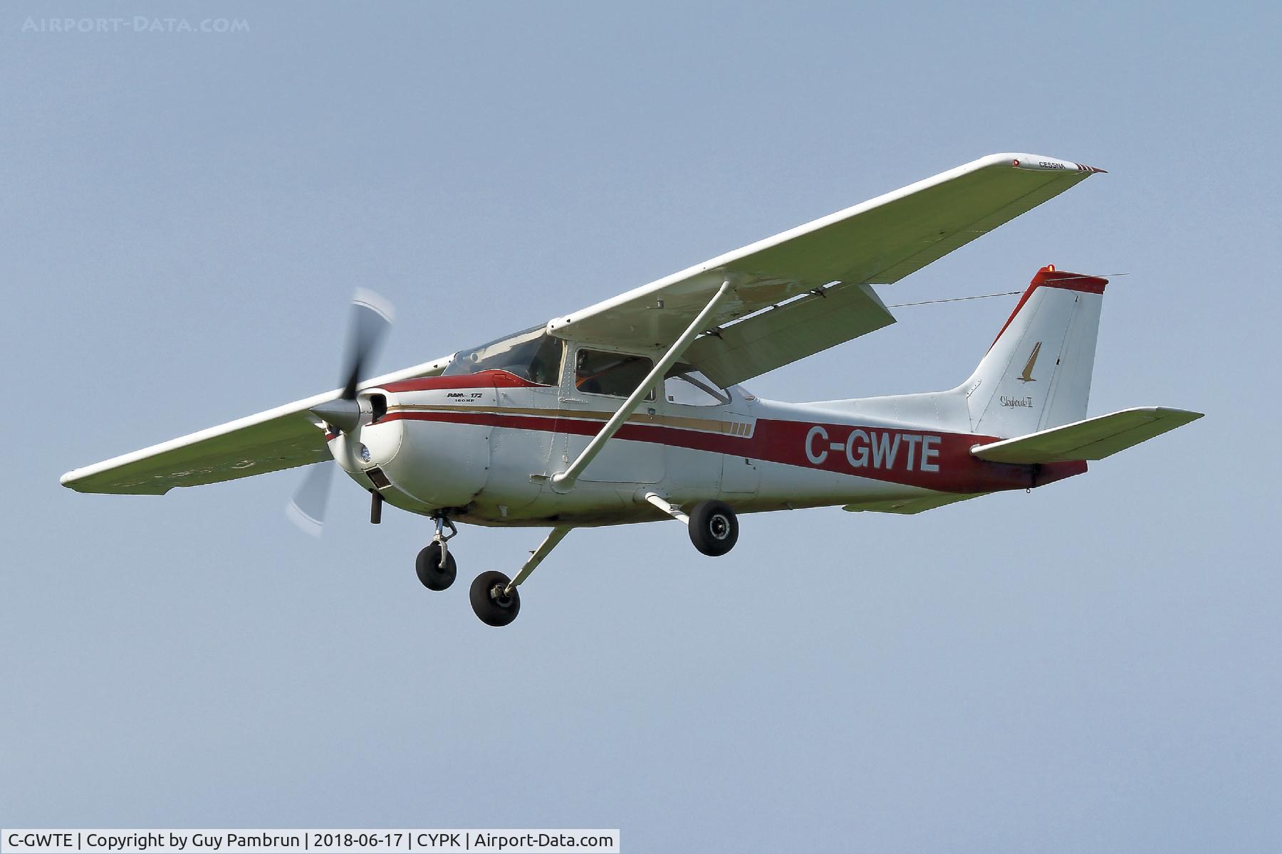C-GWTE, 1975 Cessna 172M C/N 17265394, Landing