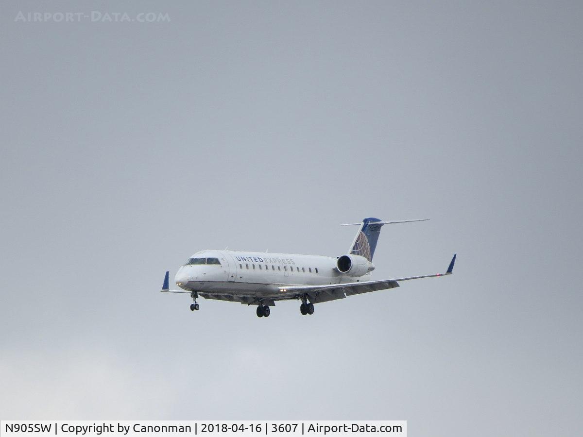 N905SW, 2000 Bombardier CRJ-200LR (CL-600-2B19) C/N 7437, Landing