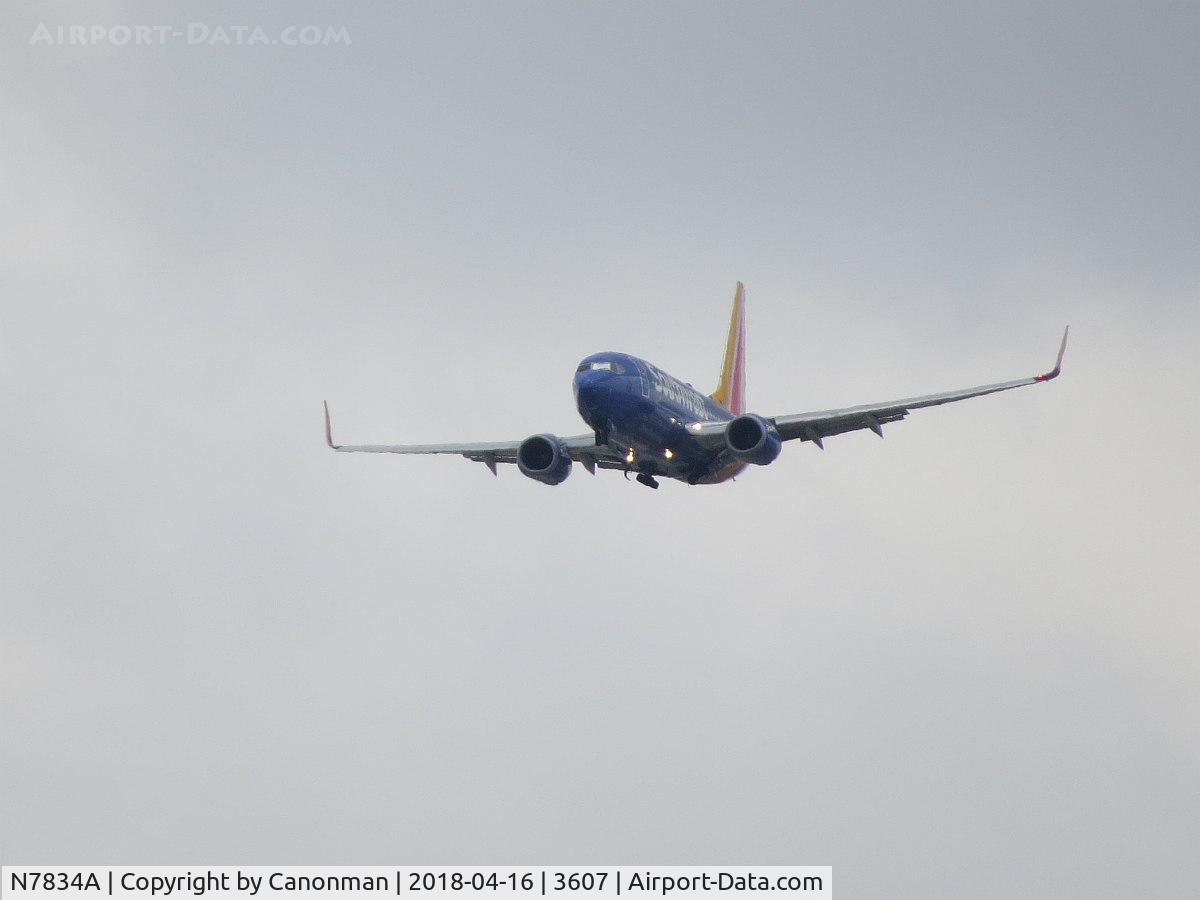N7834A, 2004 Boeing 737-752 C/N 33789, Landing gear retracting