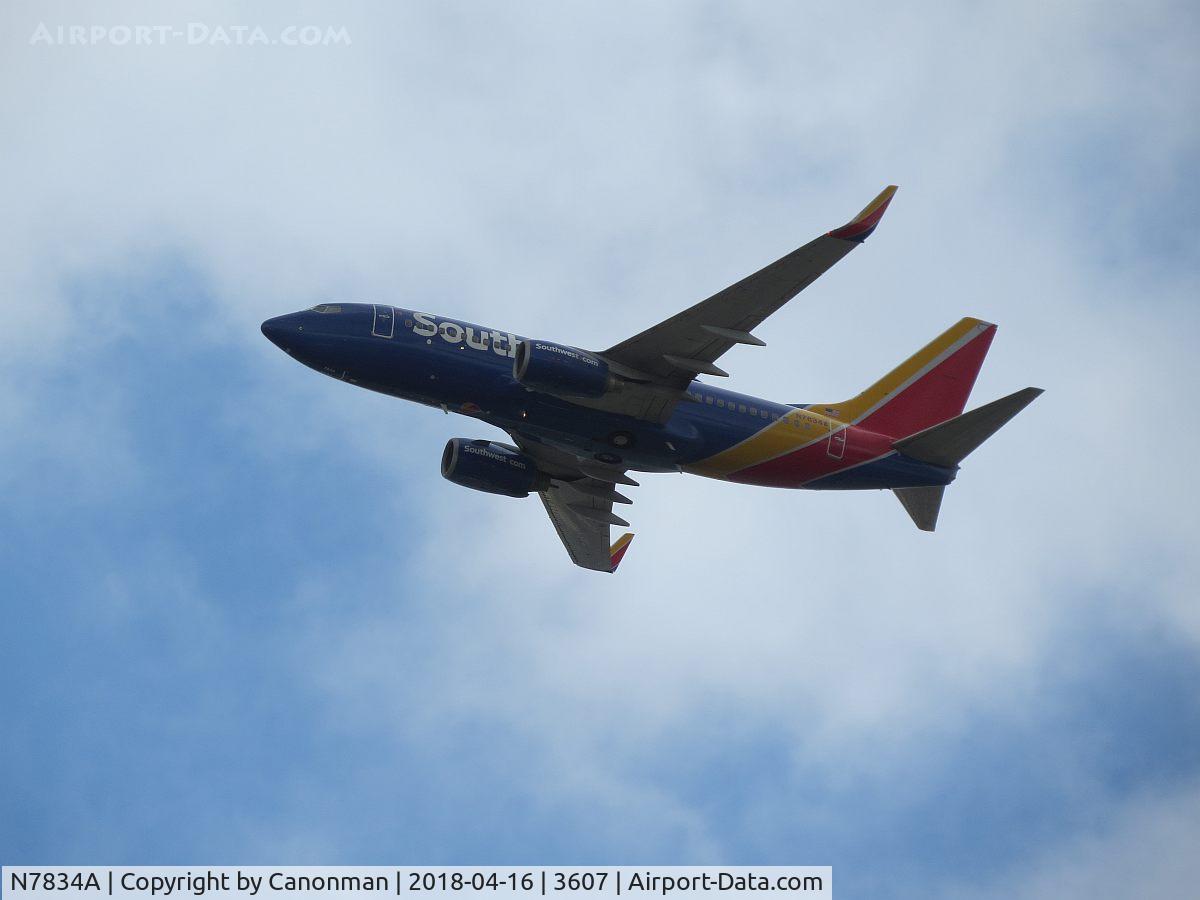 N7834A, 2004 Boeing 737-752 C/N 33789, Going around
