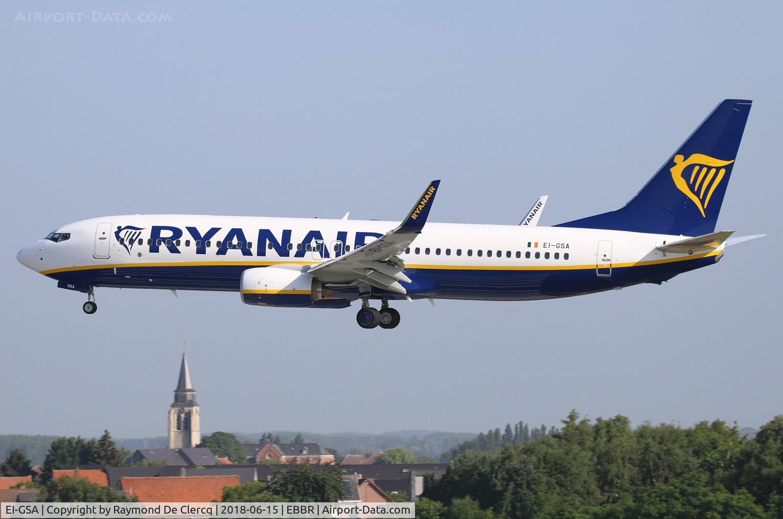 EI-GSA, 2018 Boeing 737-8AS C/N 44841, Final for rwy 25L.