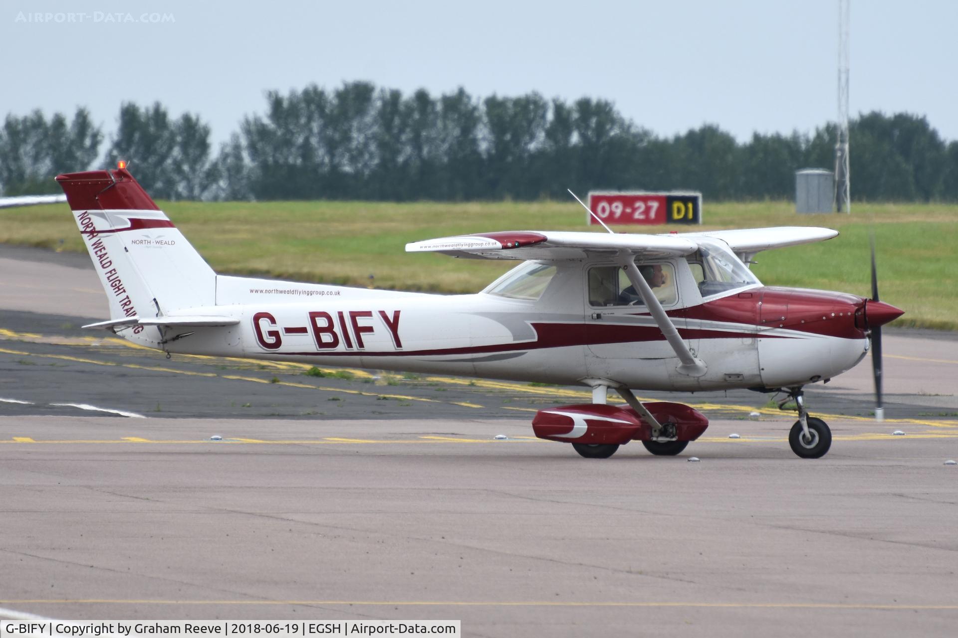 G-BIFY, 1972 Reims F150L C/N 0829, Flying with only main wheel spats.