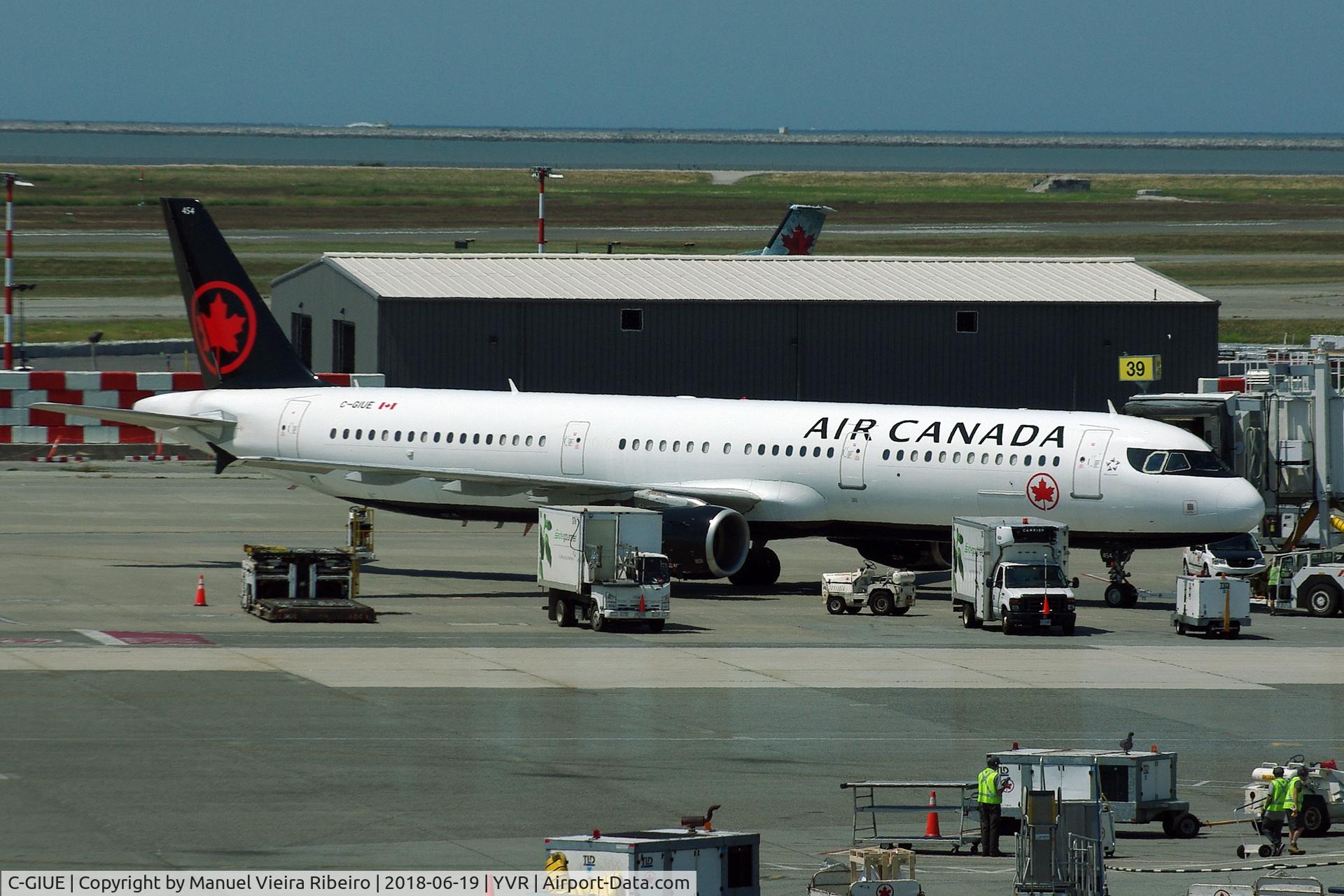 C-GIUE, 2001 Airbus A321-211 C/N 1632, Now in the 2017 livery