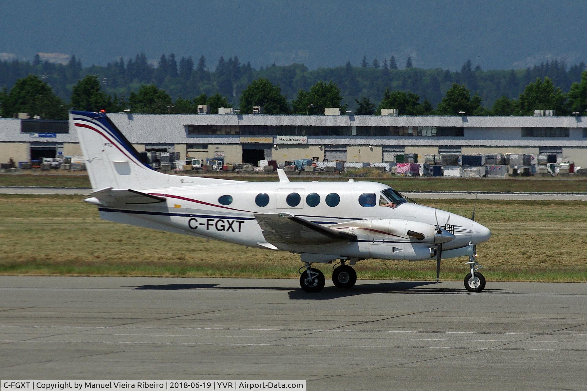 C-FGXT, 1990 Beech C90A King Air C/N LJ-1230, Arrival at YVR South Terminal