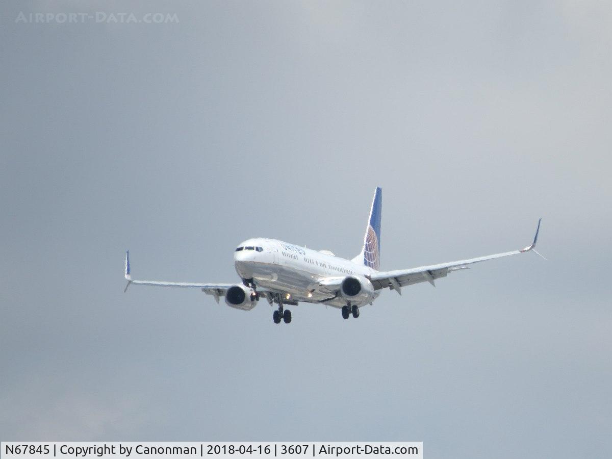 N67845, 2015 Boeing 737-924/ER C/N 42185, Landing