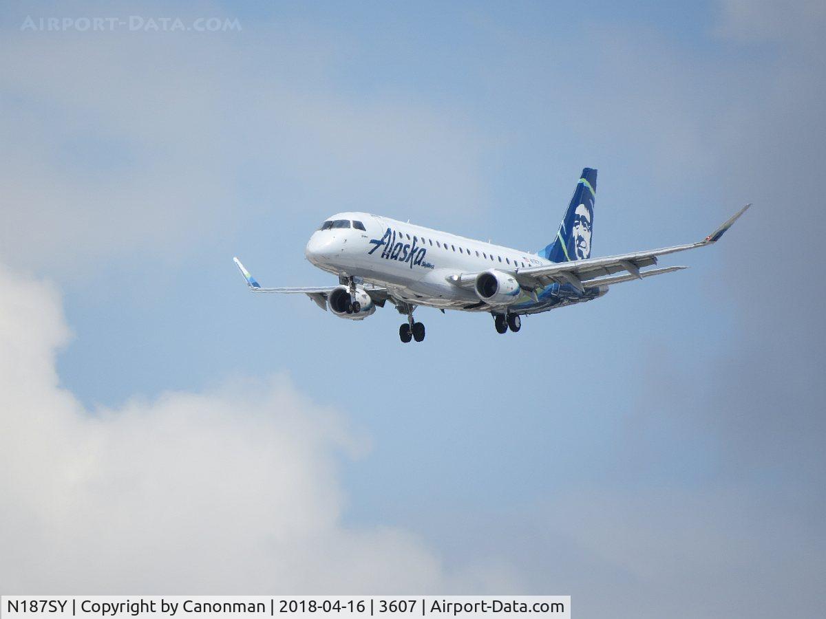 N187SY, 2017 Embraer 175LR (ERJ-170-200LR) C/N 17000627, Landing