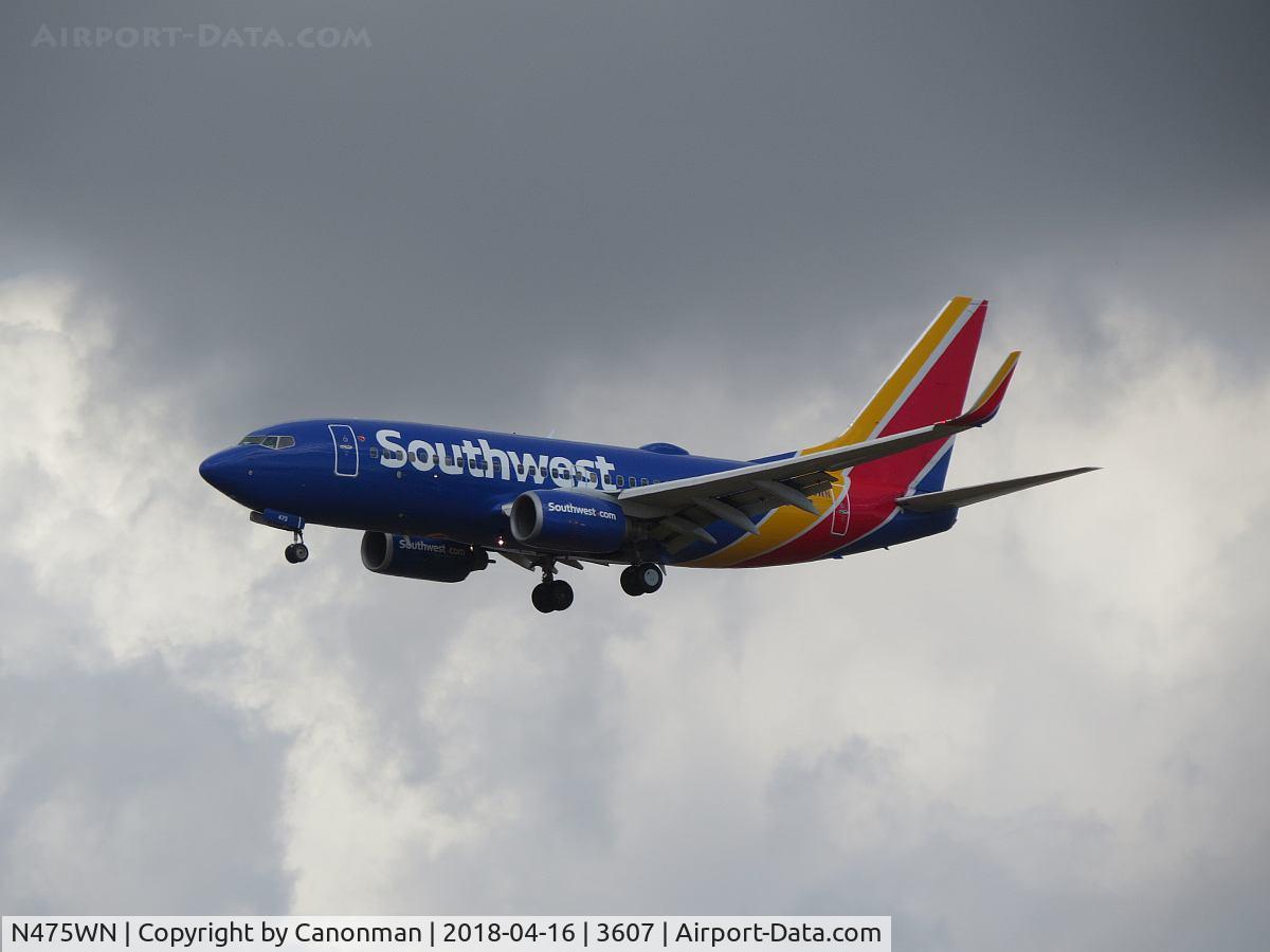 N475WN, 2004 Boeing 737-7H4 C/N 32474, Landing