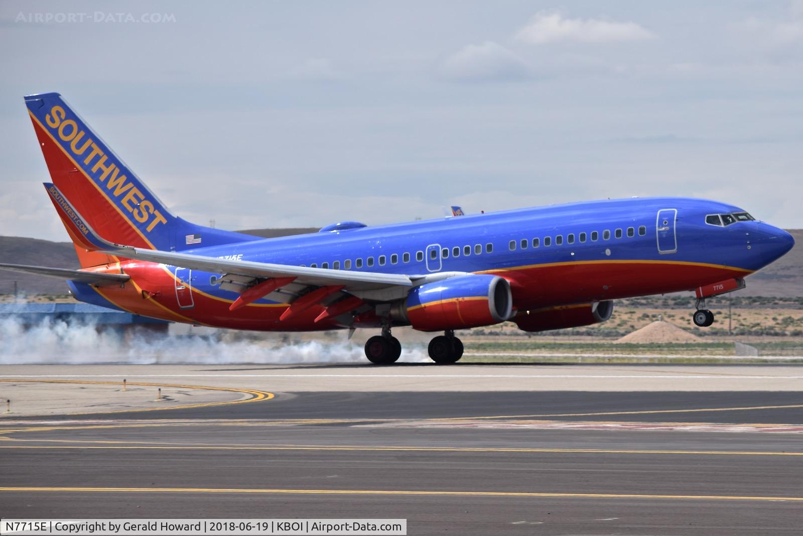 N7715E, 2005 Boeing 737-7BD C/N 33921, Touch down on RWY 28R.