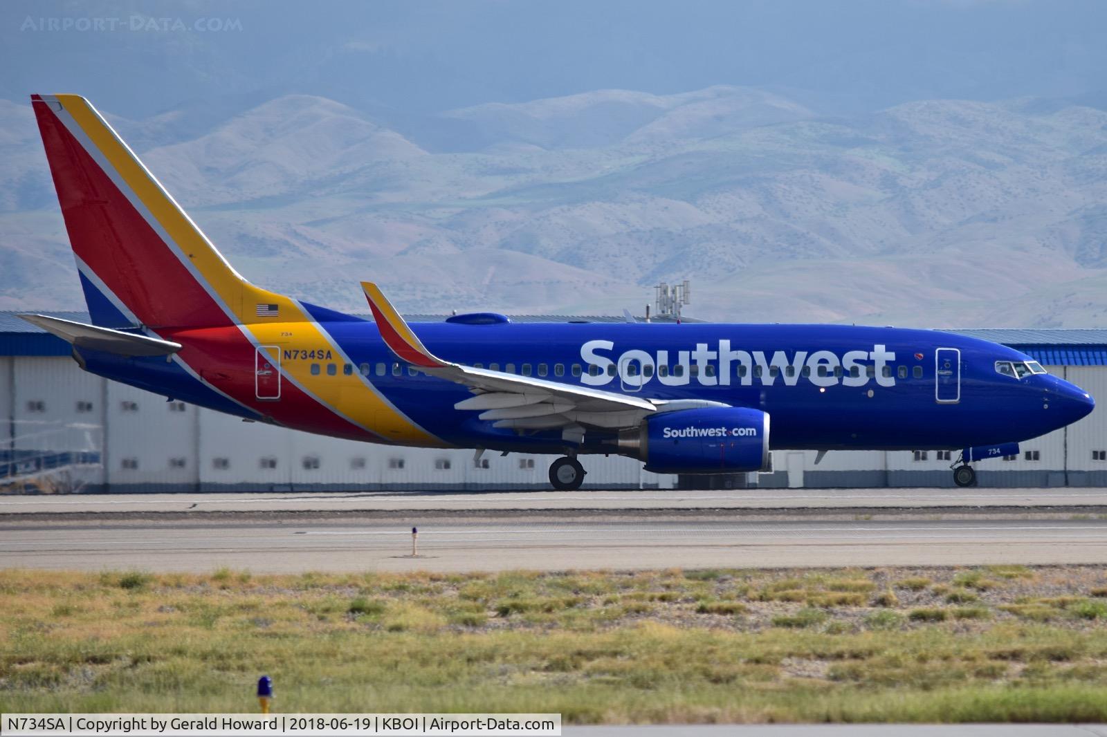 N734SA, 1999 Boeing 737-7H4 C/N 27866, Take off run on RWY 10L.