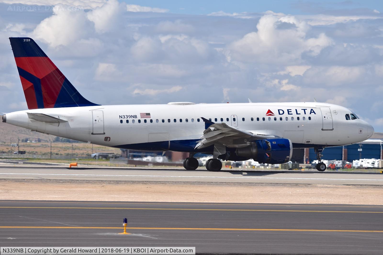 N339NB, 2002 Airbus A319-114 C/N 1709, Landing roll out.