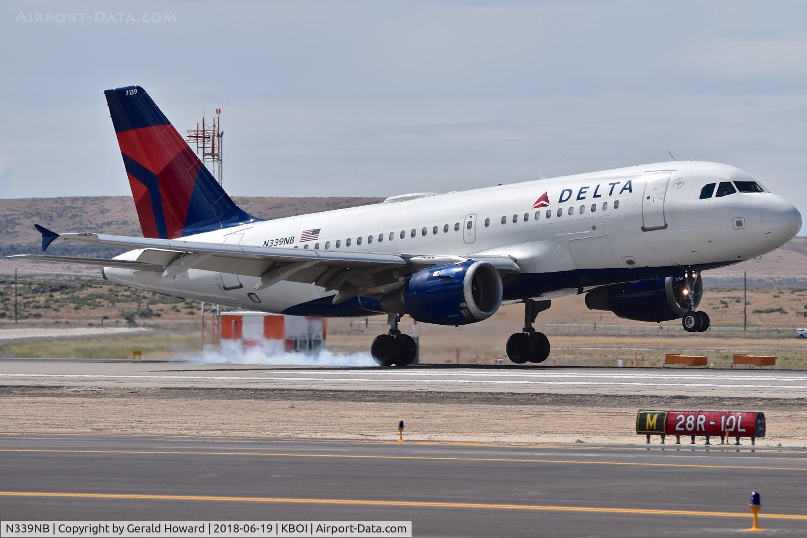 N339NB, 2002 Airbus A319-114 C/N 1709, Touch down on RWY 28R.