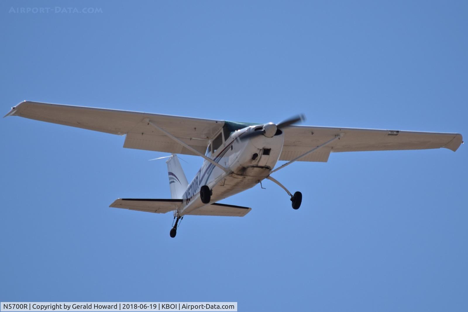 N5700R, 1965 Cessna 172F C/N 17253350, On final for RWY 28L.