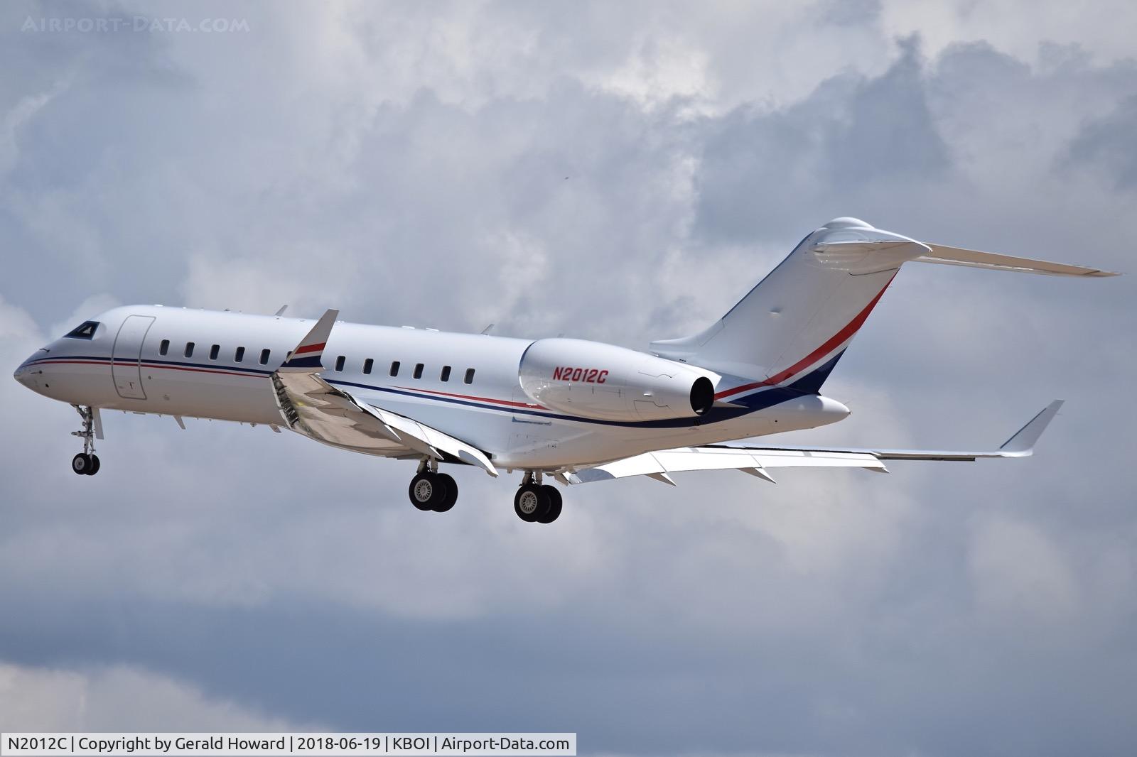 N2012C, 2000 Bombardier Global Express (BD-700-1A10) C/N 9074, Landing RWY 28R.