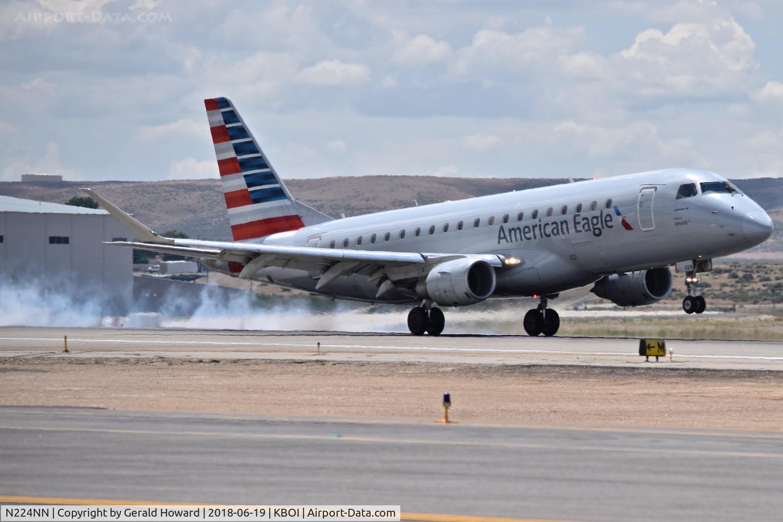 N224NN, 2016 Embraer 175LR (ERJ-170-200LR) C/N 17000536, Touch down on RWY 28R.