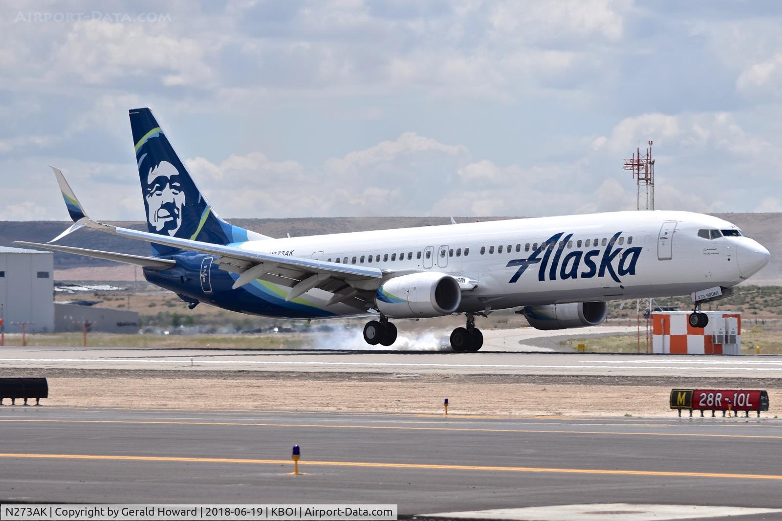 N273AK, 2017 Boeing 737-900/ER C/N 61554, Landing RWY 28R.