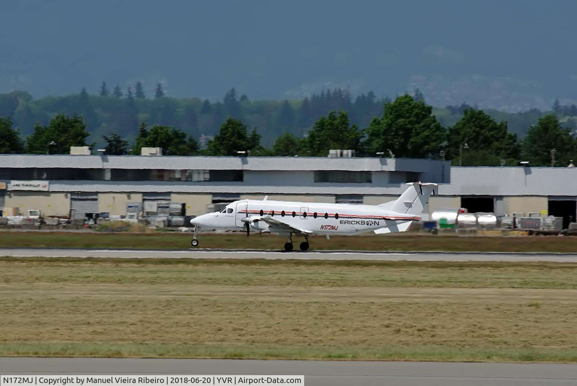 N172MJ, 1993 Beech 1900D C/N UE-72, YVR takeoff