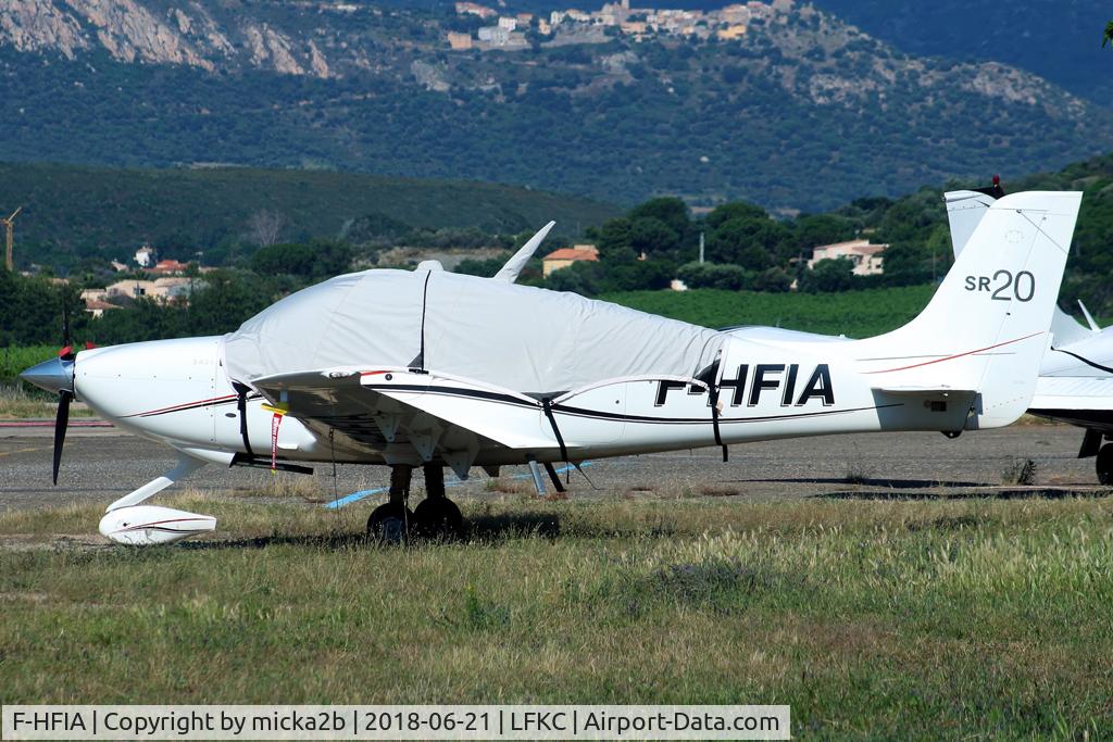 F-HFIA, Cirrus SR20 C/N 2090, Parked