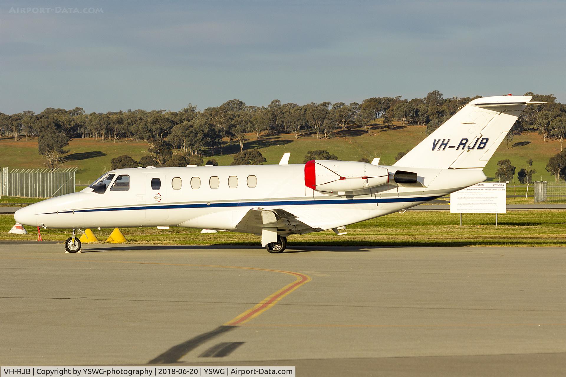 VH-RJB, 2002 Cessna 525A CitationJet CJ2 C/N 525A-0094, Edwards Coaches (VH-RJB) Cessna 525A CitationJet CJ2 at Wagga Wagga Airport