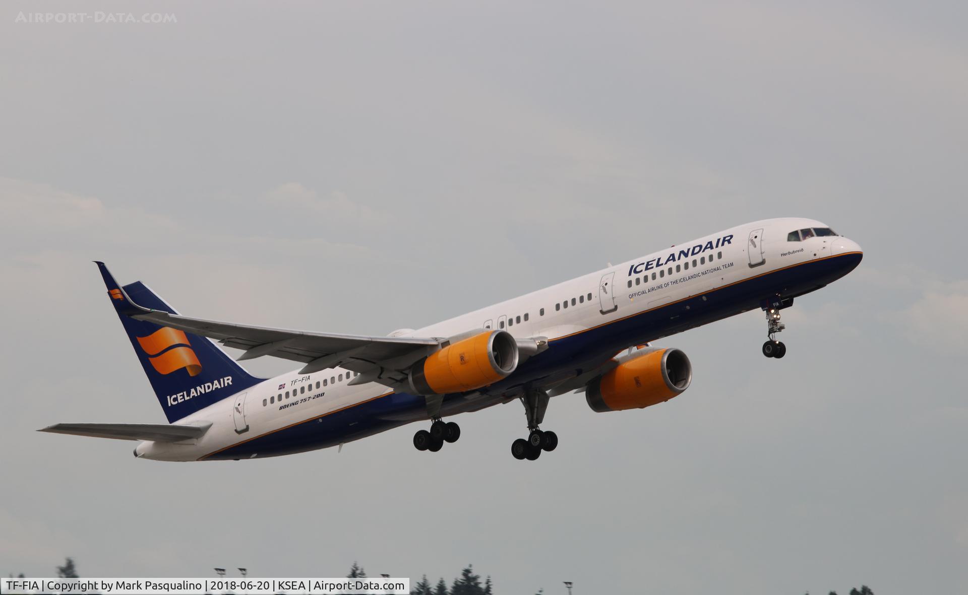 TF-FIA, 2000 Boeing 757-256 C/N 29310, Boeing 757-200