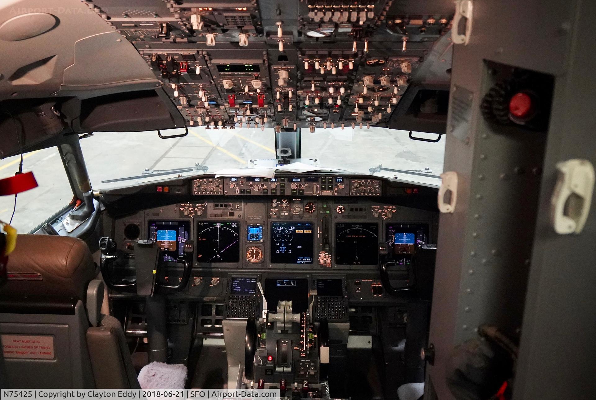 N75425, 2008 Boeing 737-924/ER C/N 33460, SFO 2018.