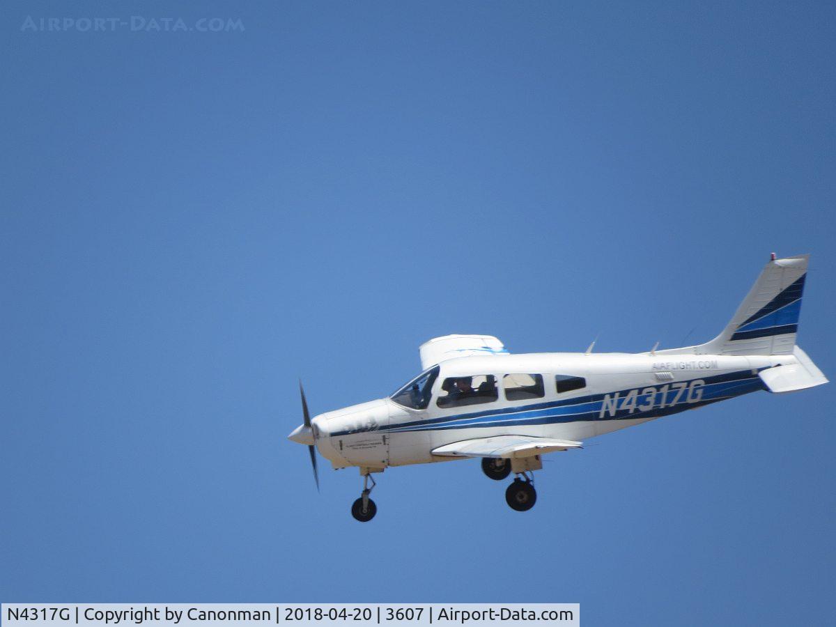 N4317G, 1983 Piper PA-28-161 C/N 28-8416003, Landing
