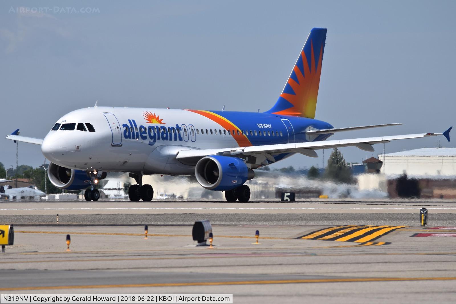 N319NV, 2005 Airbus A319-111 C/N 2503, Take off run on RWY 10L.