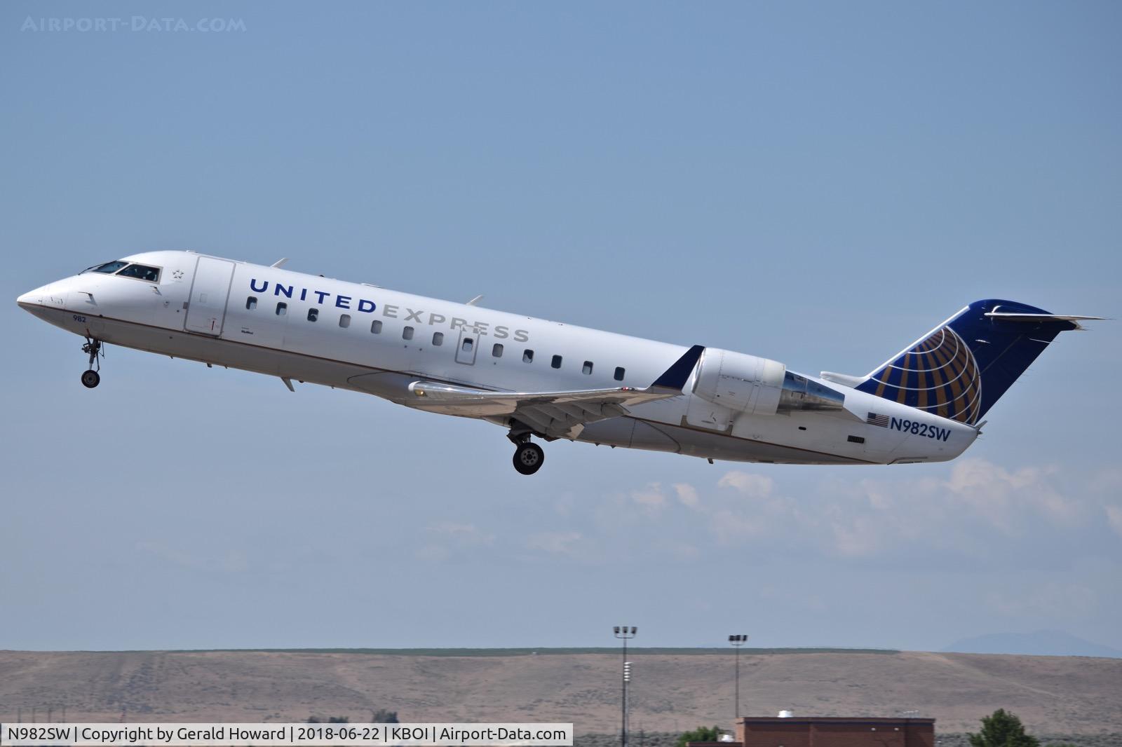 N982SW, 2004 Bombardier CRJ-200 (CL-600-2B19) C/N 7956, Climb out from RWY 10L.