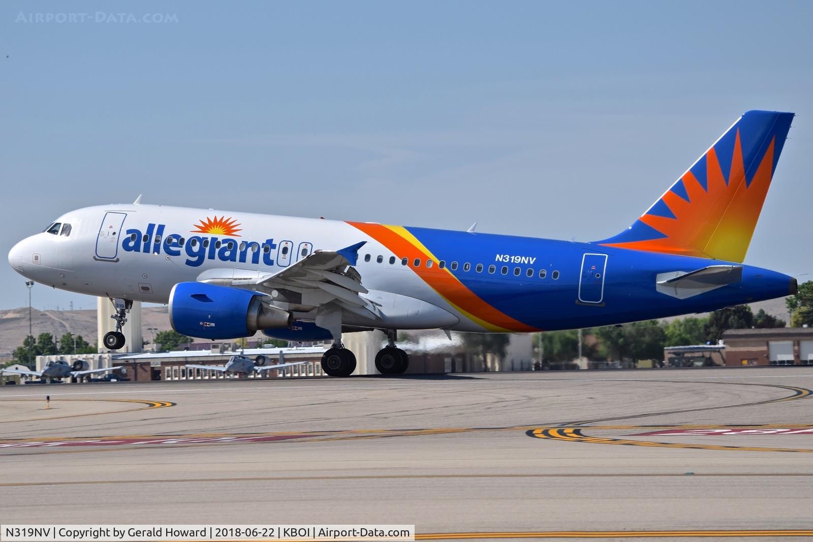 N319NV, 2005 Airbus A319-111 C/N 2503, Landing RWY 10L.