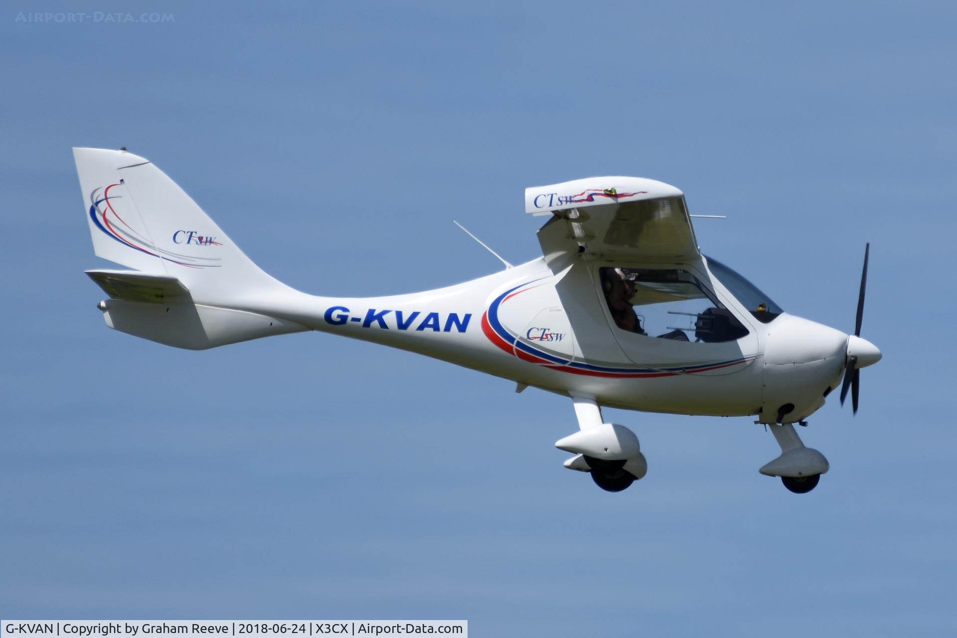 G-KVAN, 2007 Flight Design CTSW C/N 8334, Landing at Northrepps.