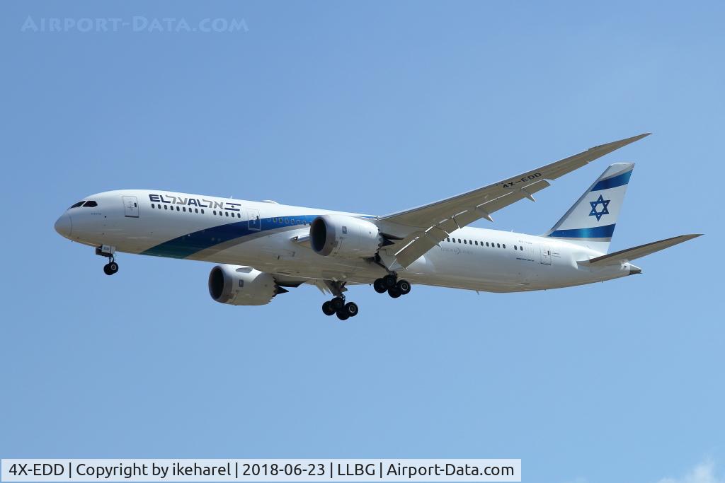 4X-EDD, 2018 Boeing 787-9 Dreamliner C/N 63392, One of the new 787-9 Dreamliner fleet of El-Al, upon landing on runway 26.