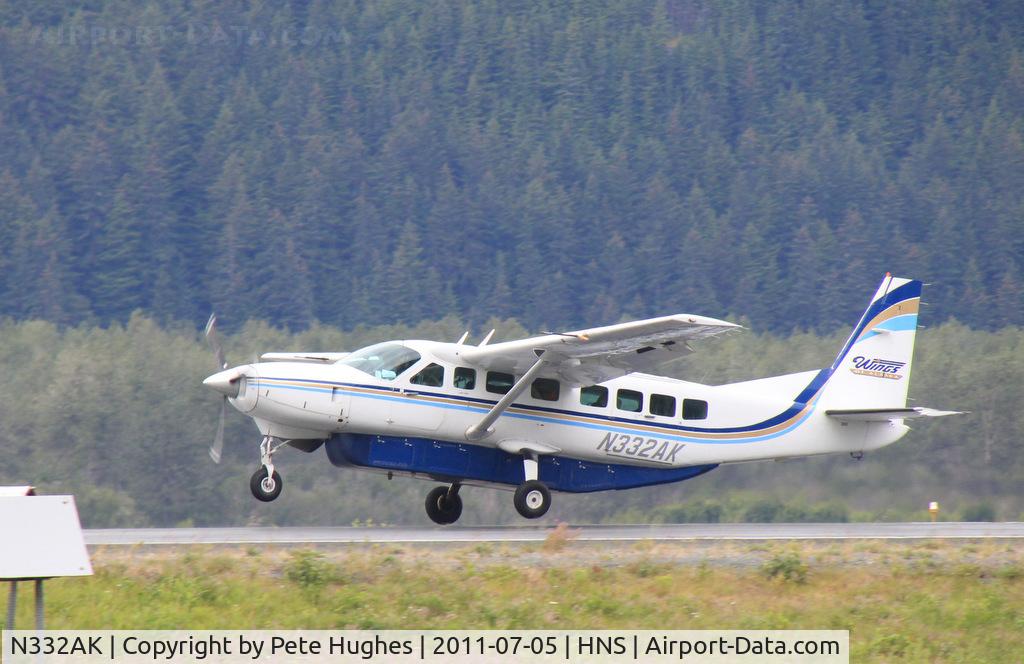 N332AK, 1999 Cessna 208B Grand Caravan C/N 208B0779, N332AK Ce208 arriving at Haines, AK