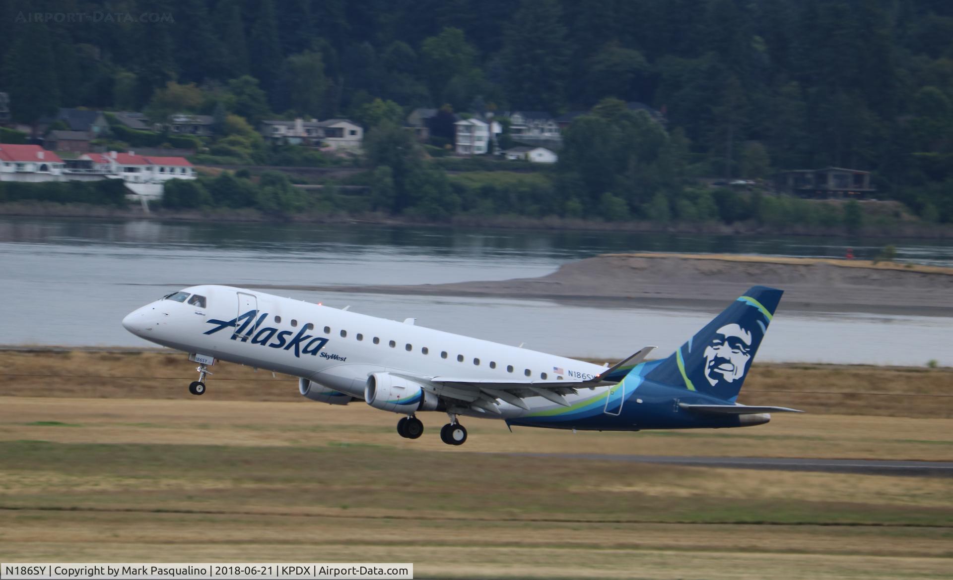N186SY, 2016 Embraer 175LR (ERJ-170-200LR) C/N 17000606, ERJ 170-200 LR