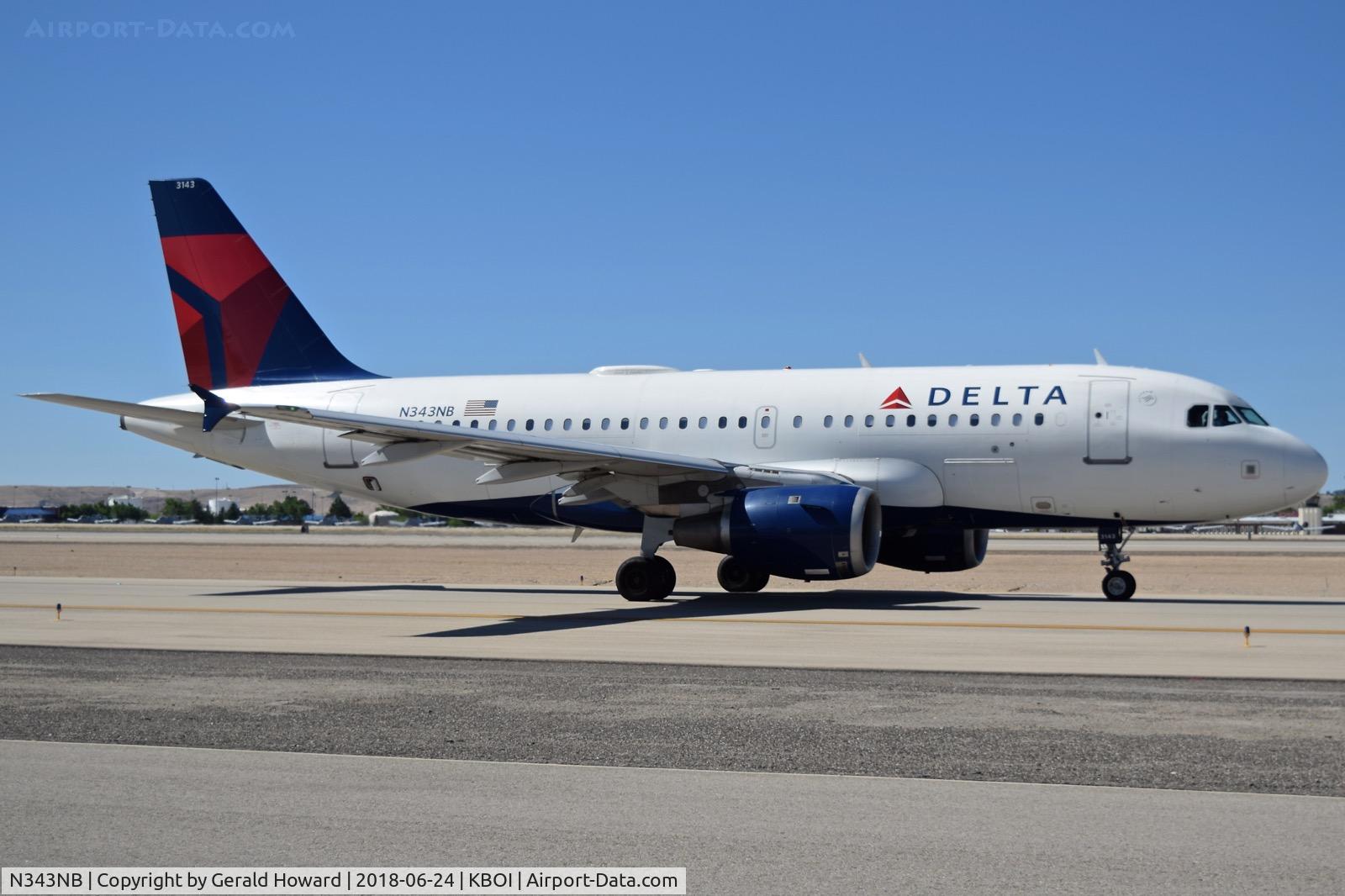 N343NB, 2002 Airbus A319-114 C/N 1752, Taxiing on Alpha.