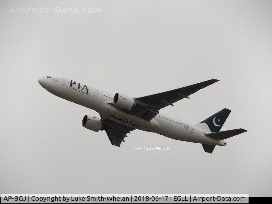 AP-BGJ, 2003 Boeing 777-240/ER C/N 33775, Departing London Heathrow.