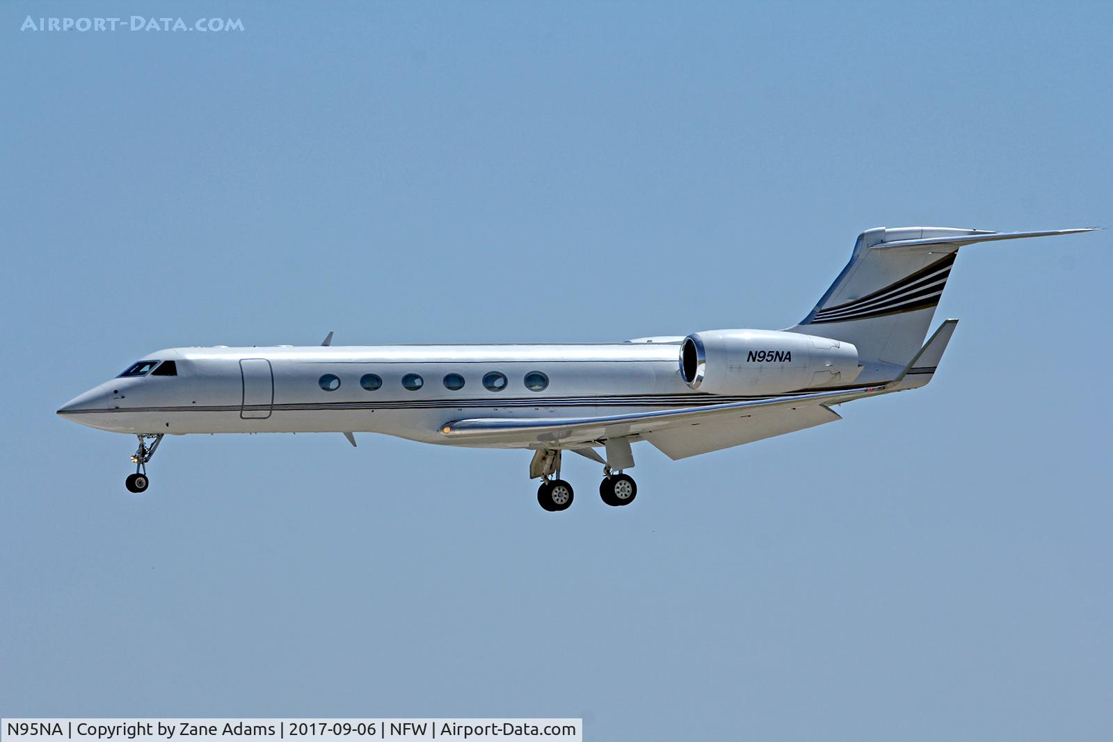 N95NA, 2002 Gulfstream Aerospace G-V C/N 672, NASA Gulfstream arrving at NAS Fort Worth during Hurricane Harvey Evacuation