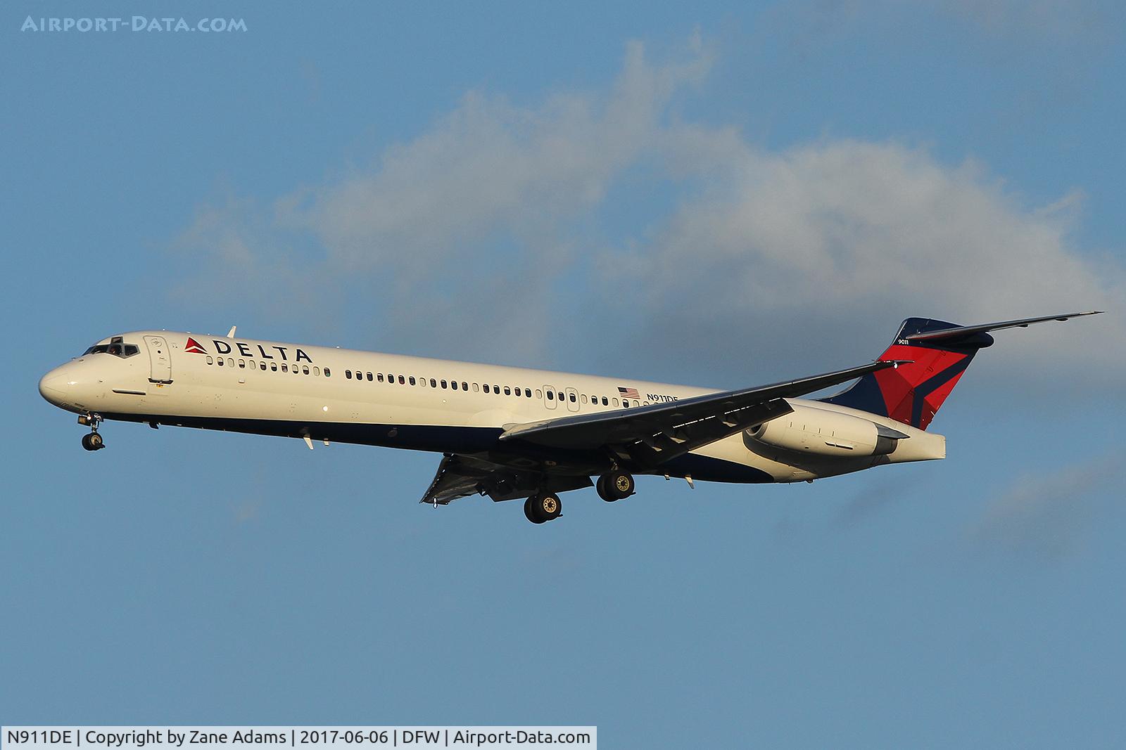 N911DE, 1992 McDonnell Douglas MD-88 C/N 49967, Arriving at DFW Airport