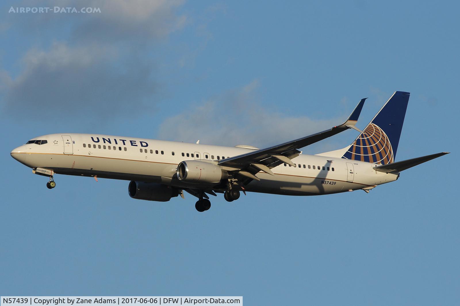N57439, 2009 Boeing 737-924/ER C/N 33534, Arriving at DFW Airport