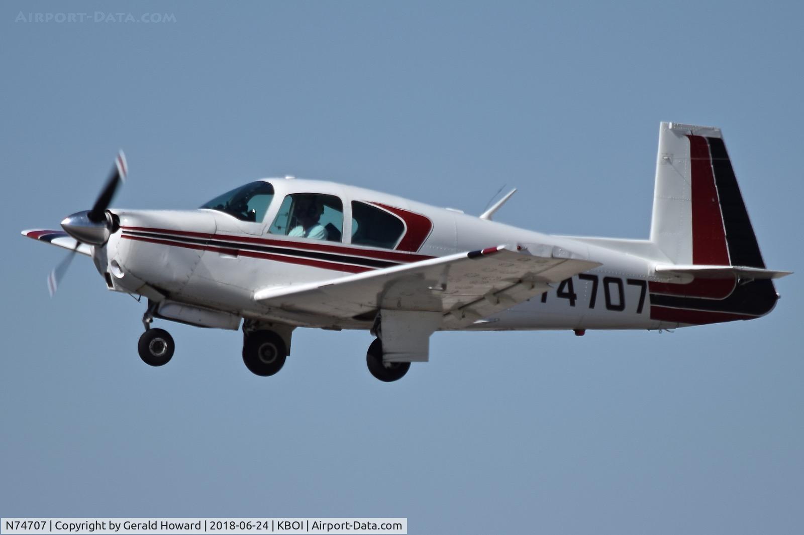 N74707, 1961 Mooney M20B Mark 21 C/N 1707, Take off from RWY 10L.